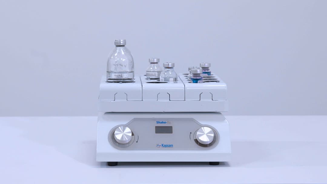 Shake-Rx shaking device with shaking tray
